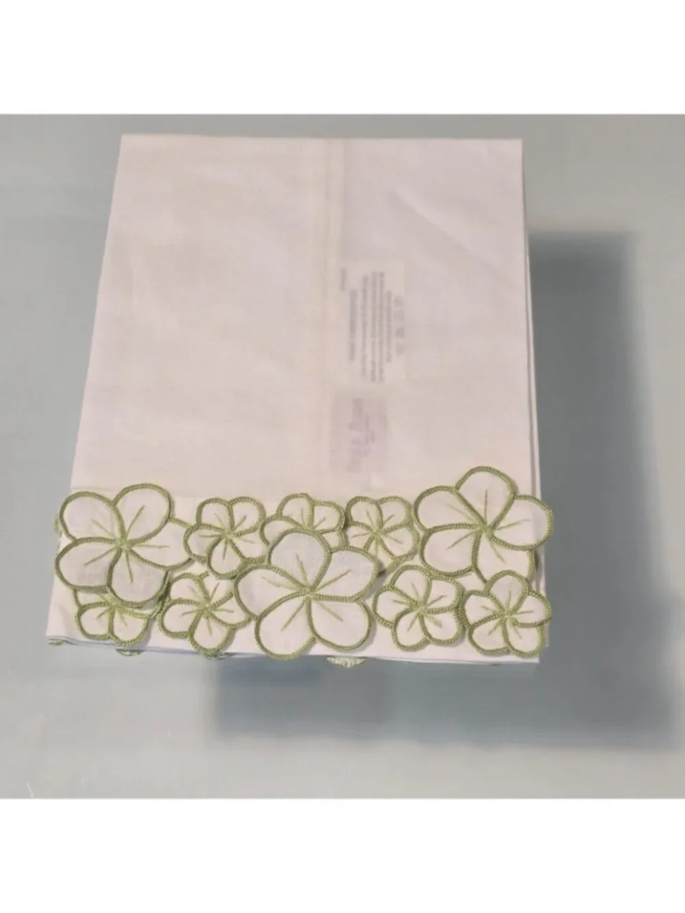 Haute Home Jane Leider Fingertip Guest Towel White Green Hand Embroidery NEW